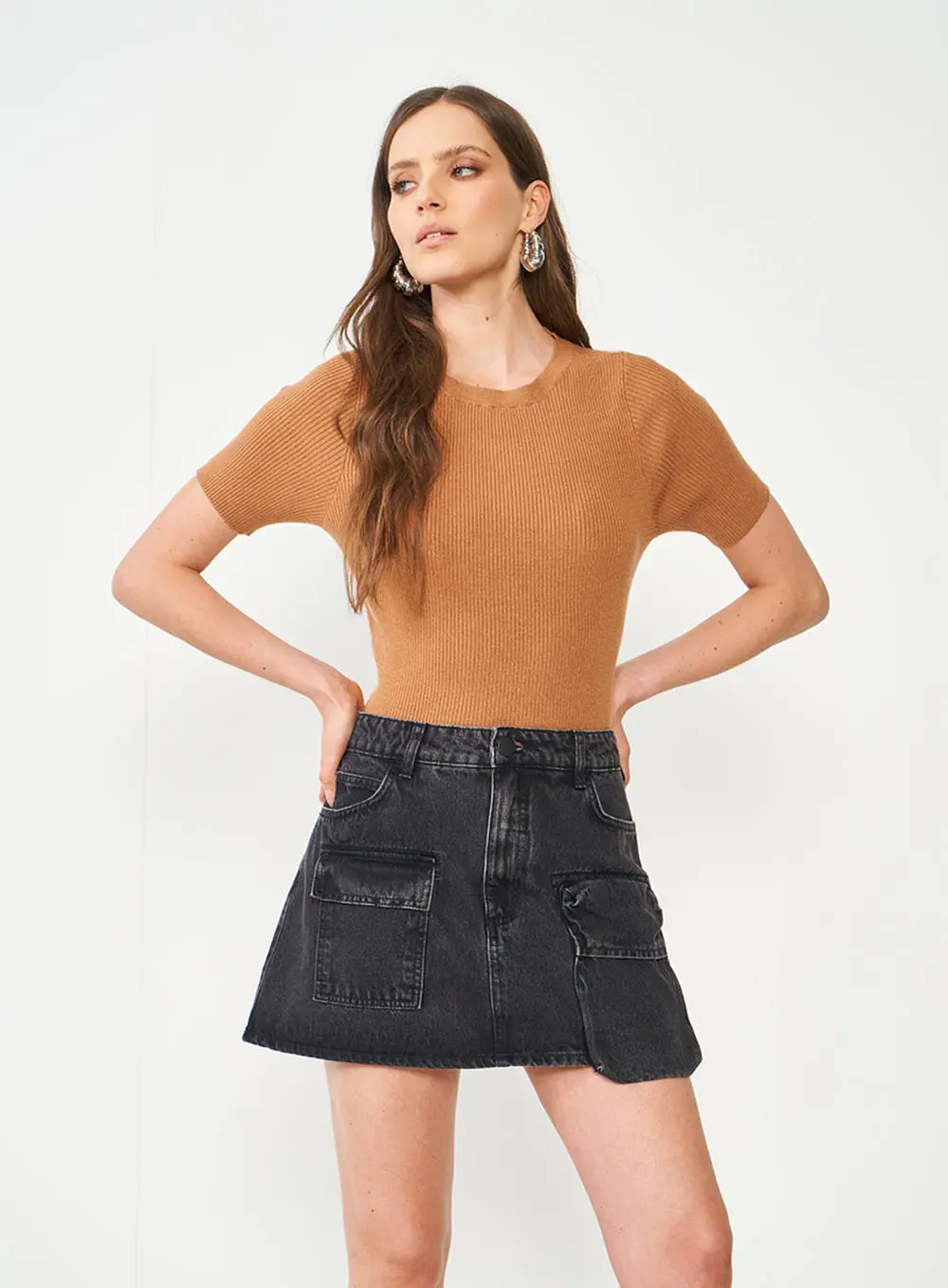 Blusa Tricô Com Manga Curta Marrom Delle