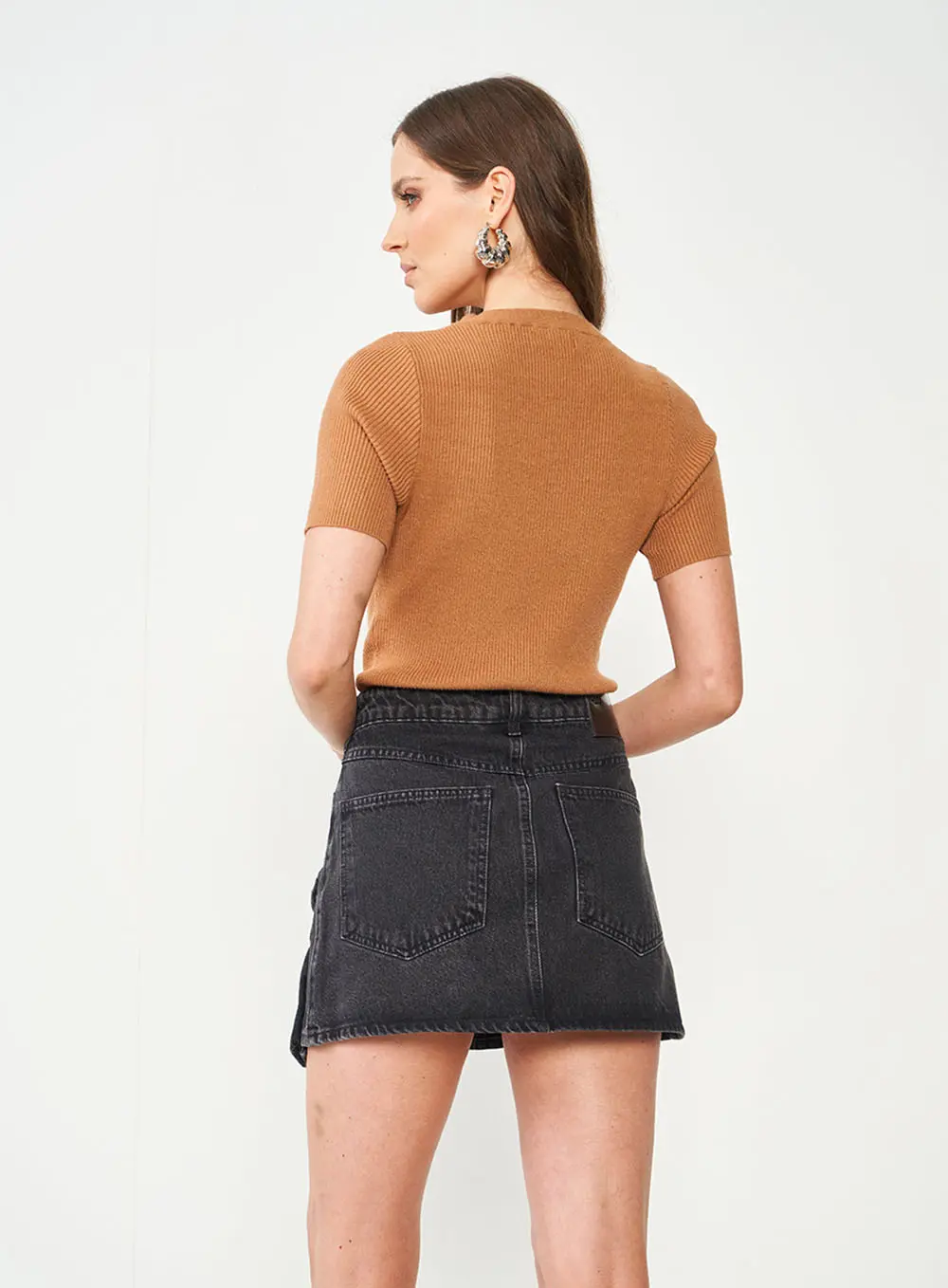 Blusa Tricô Com Manga Curta Marrom Delle