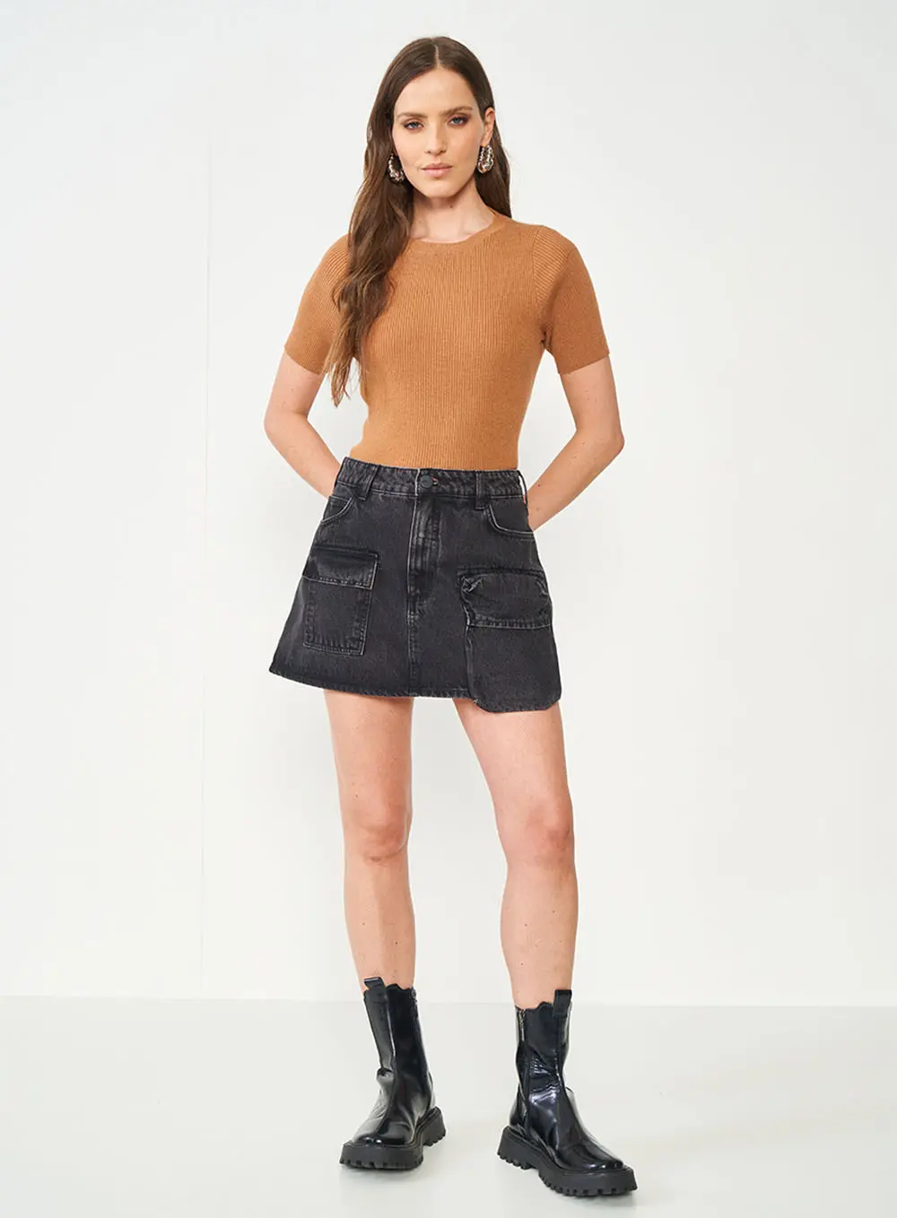 Blusa Tricô Com Manga Curta Marrom Delle