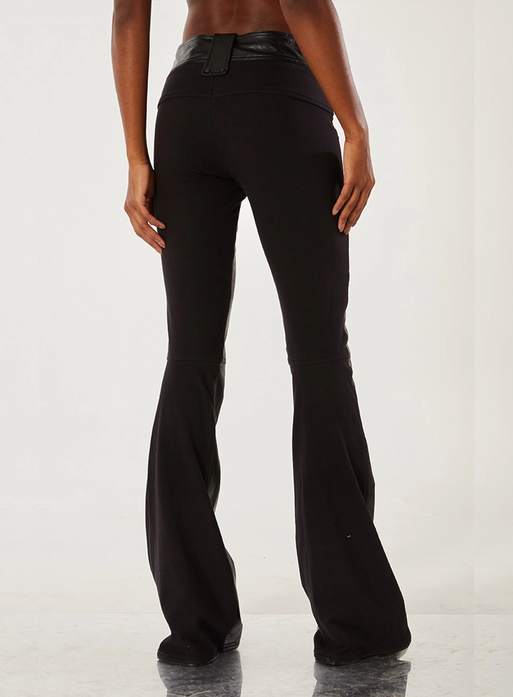 Calça Flare Com Couro Fake Preto 4
