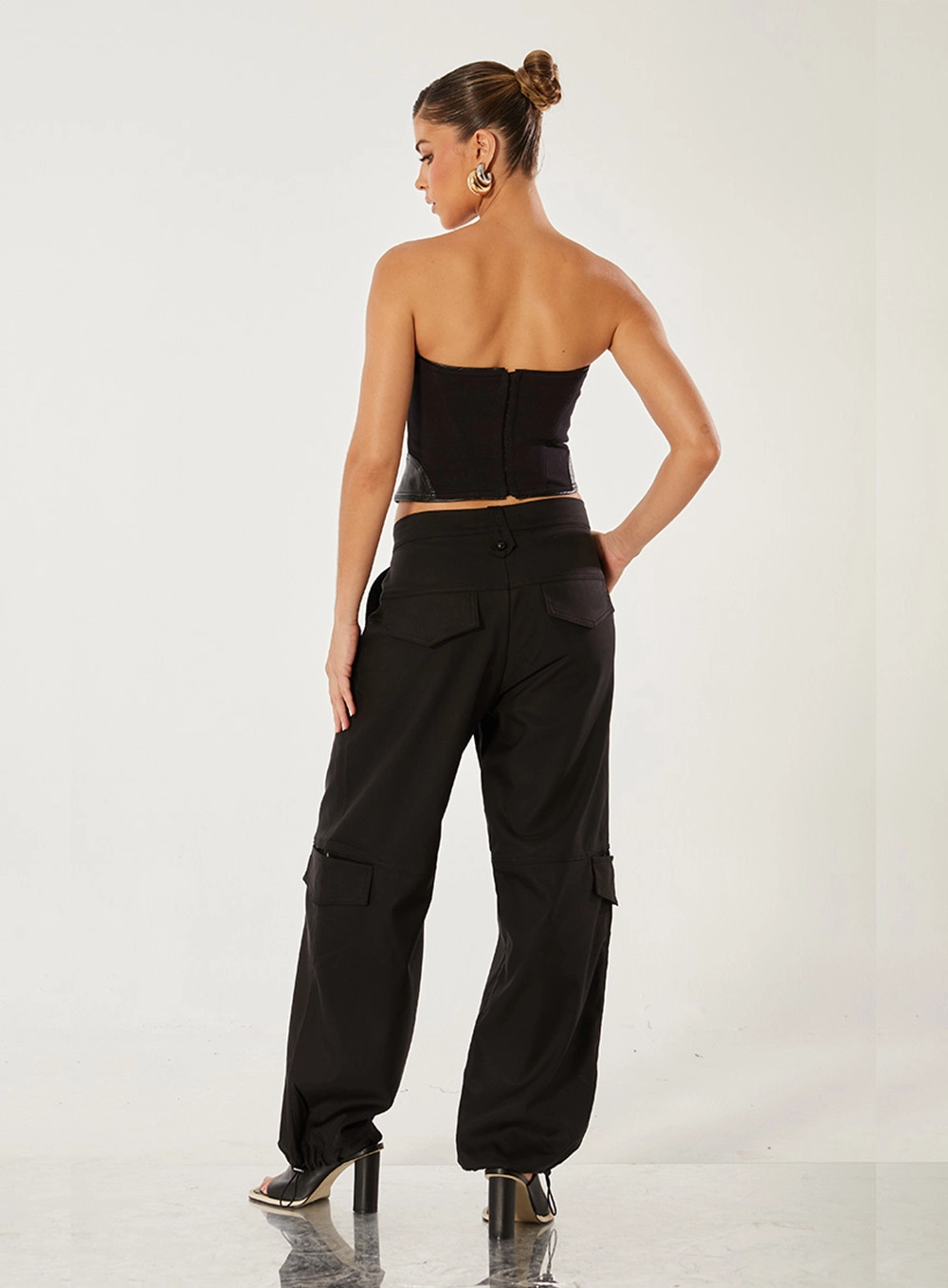 Calça Ampla Com Bolsos Preto 2