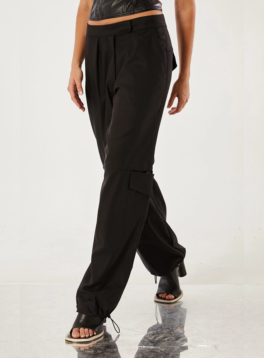 Calça Ampla Com Bolsos Preto 3