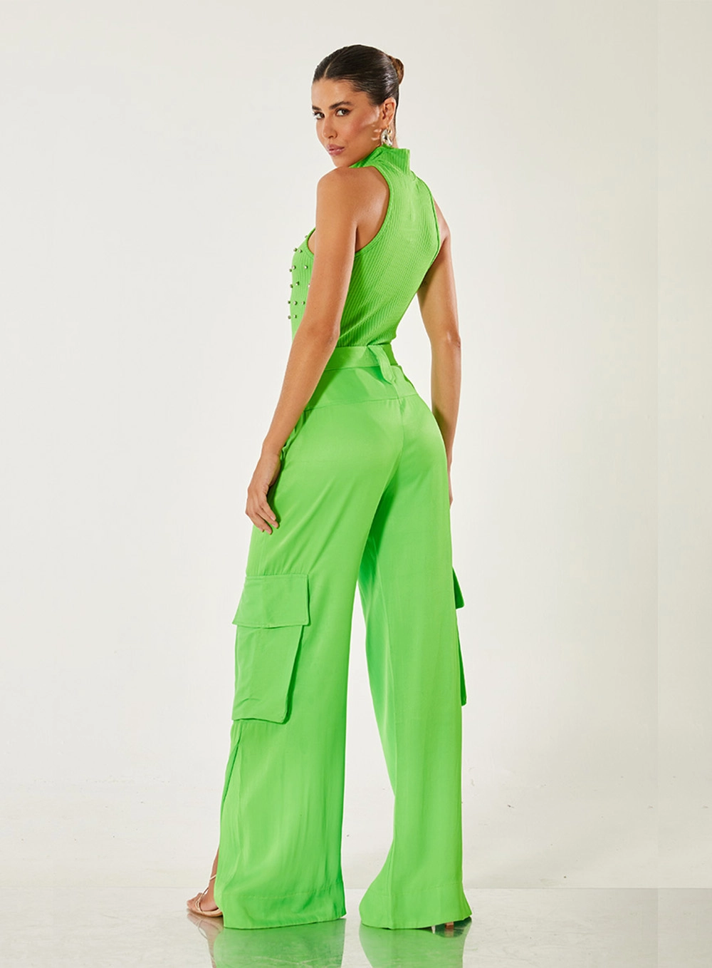 Calça Pantalona Com Bolsos Laterais Verde 2