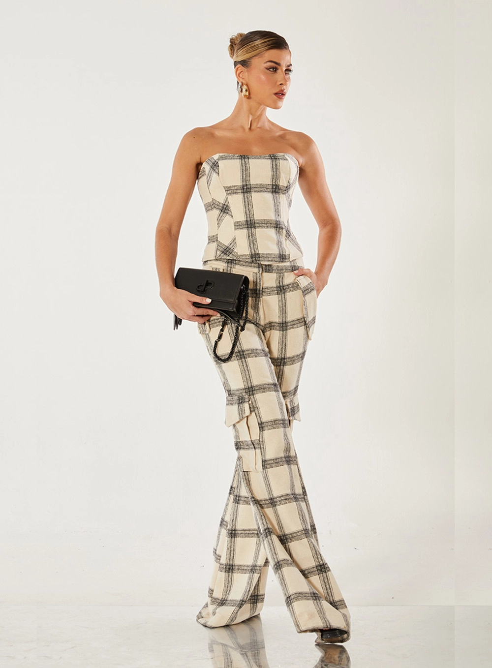 Calça Alfaiataria Com Bolsos Xadrez Estampado 4