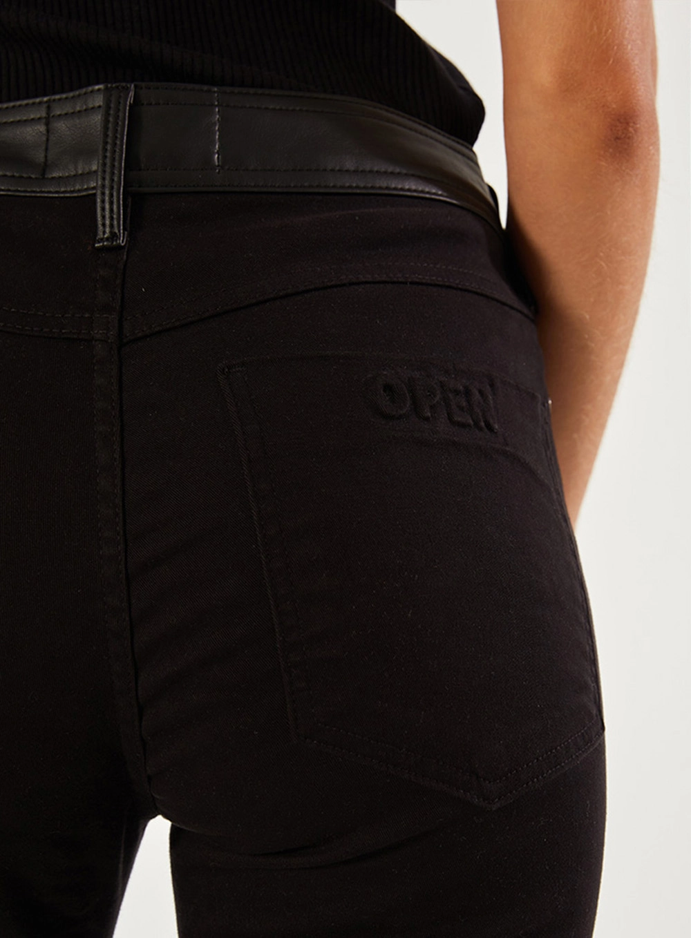 Calça Slim Em Couro Fake Preto 4