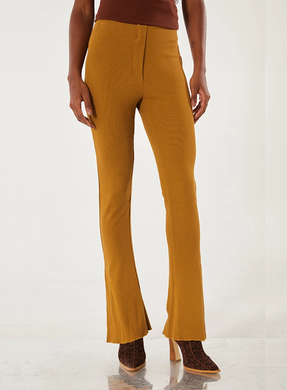 Calça Flare Em Linho Marrom 3