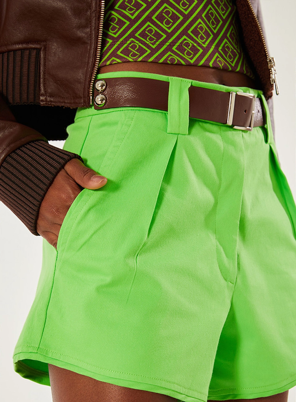 Short Alfaiataria Com Cinto Verde 3