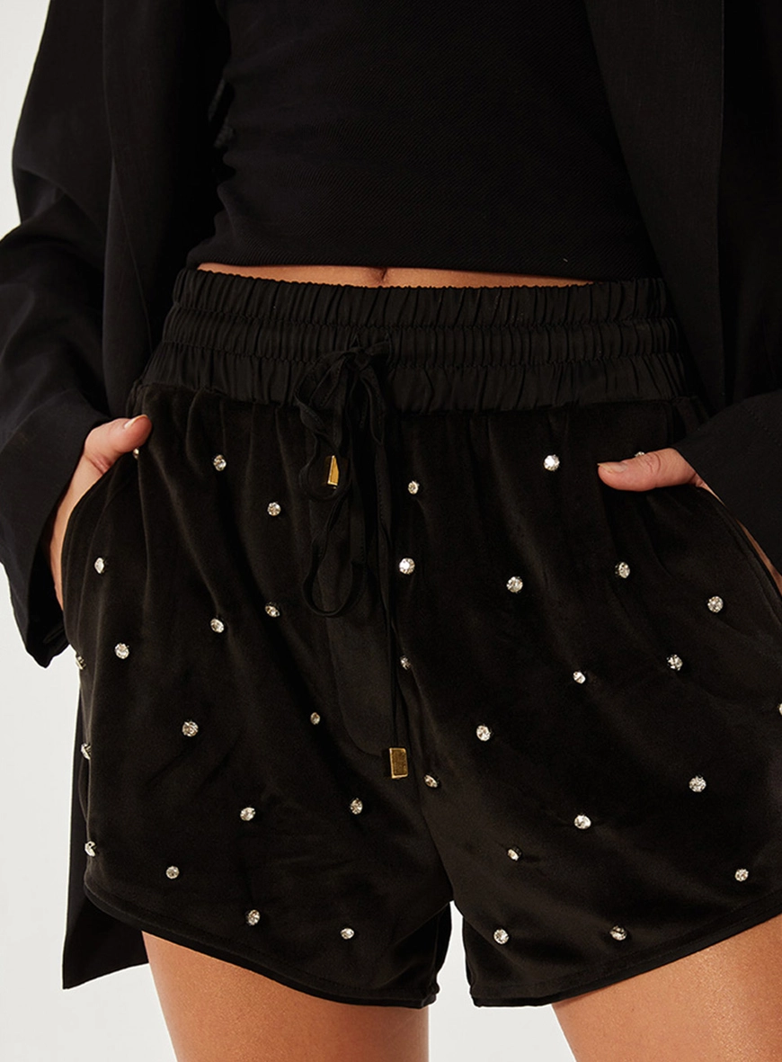 Short Veludo Com Bordado Manual Preto 3