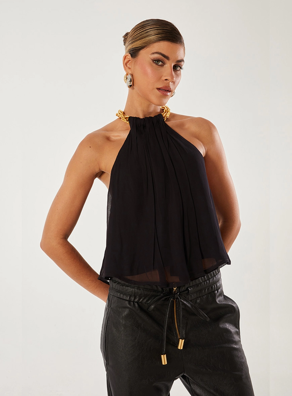 Blusa Fluída Com Corrente Preto 1