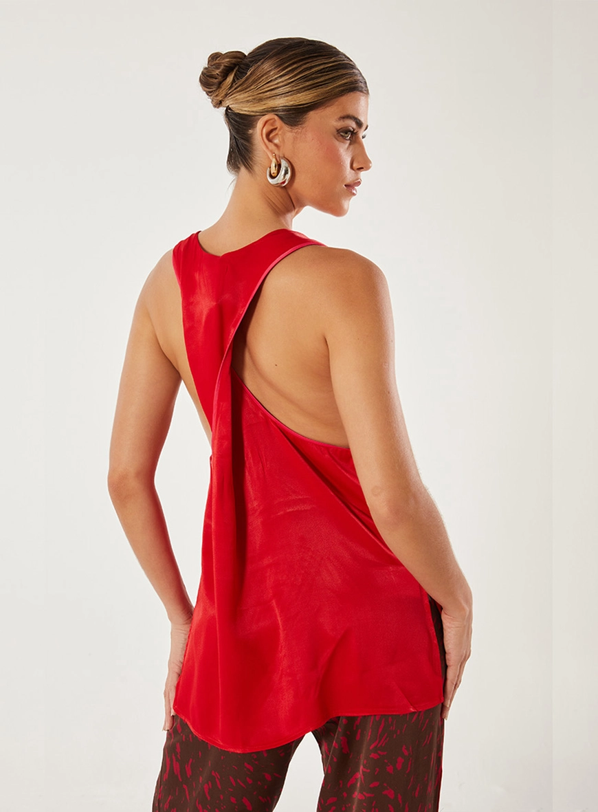 Regata Detalhe Costas Vermelho 2