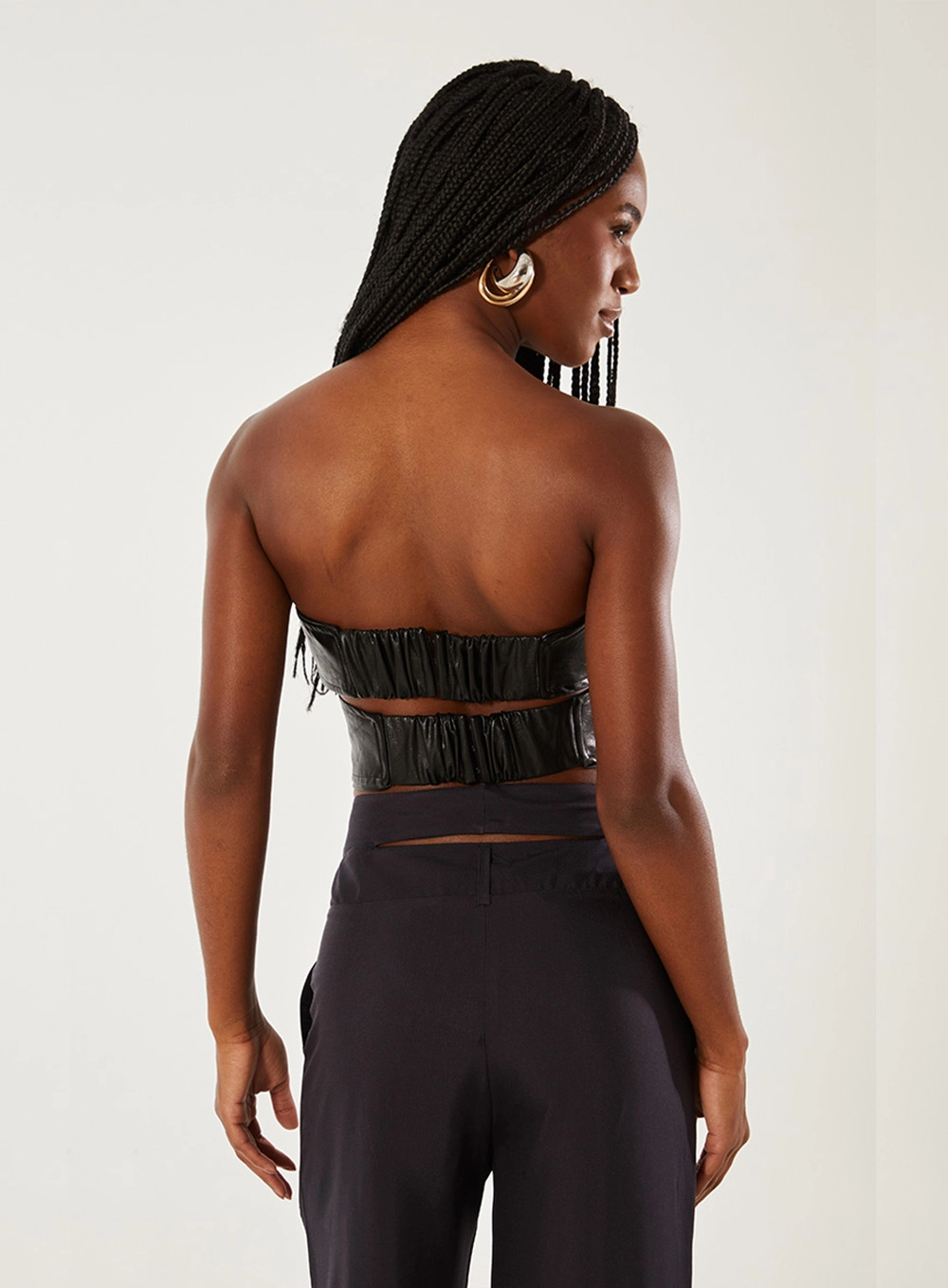 Top Sem Alças Cut Out Preto 2