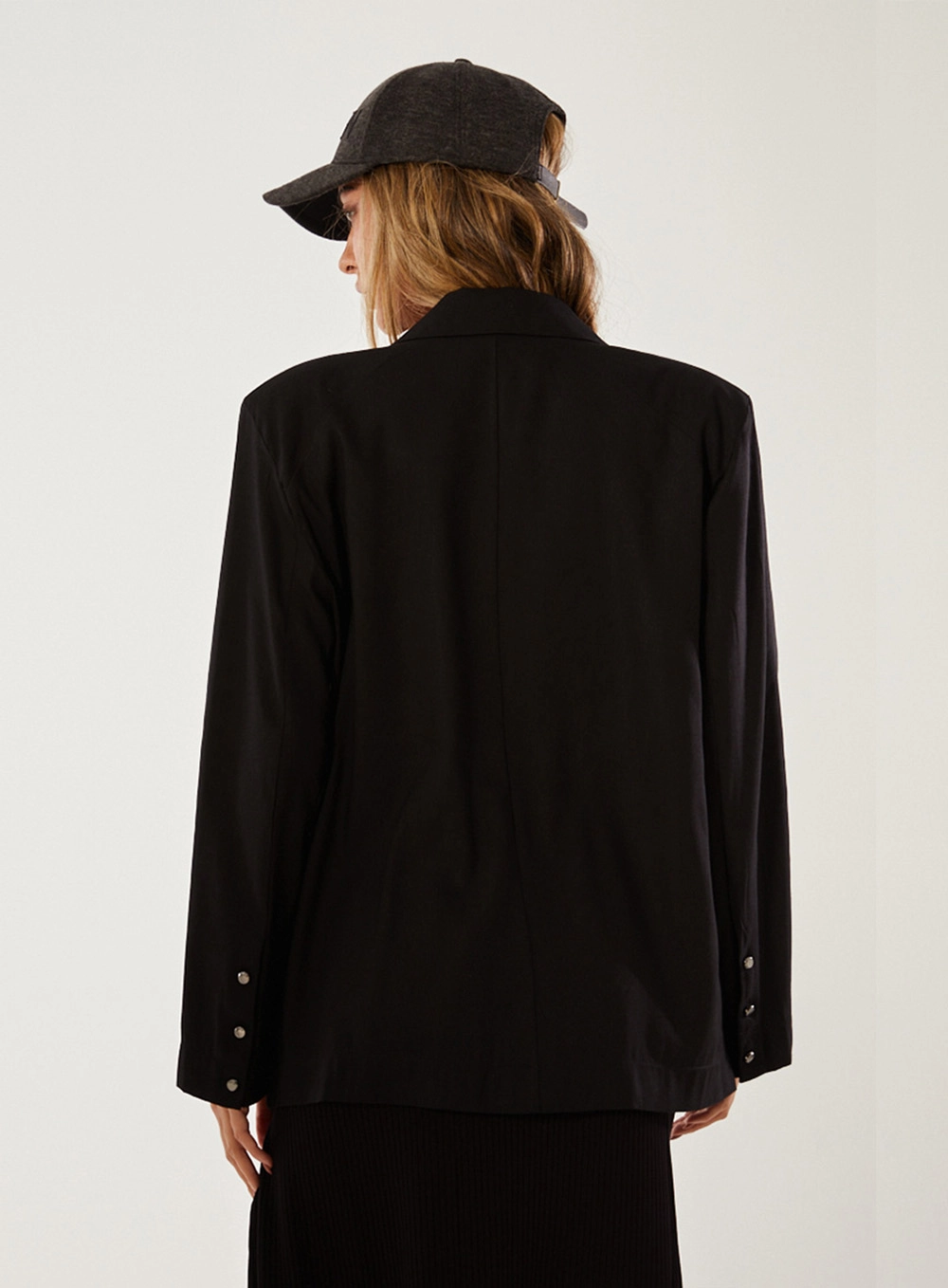 Blazer Alongado Em Linho Preto 2