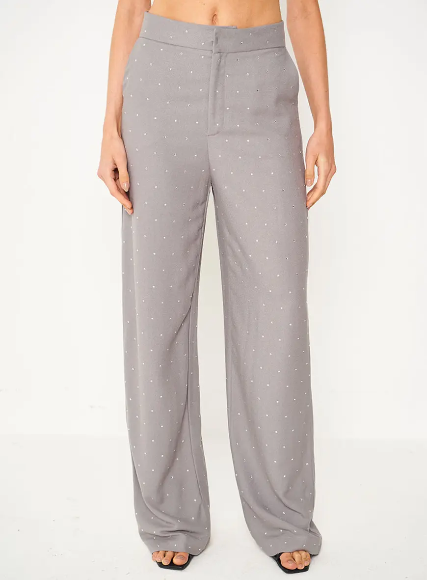 Calça Reta Com Aplicação
