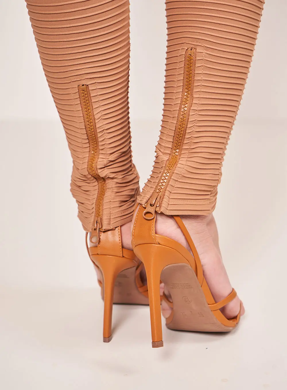 Calça Legging Com Textura Marrom Delle