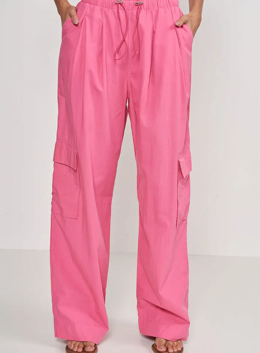 Calça Loose Com Bolsos