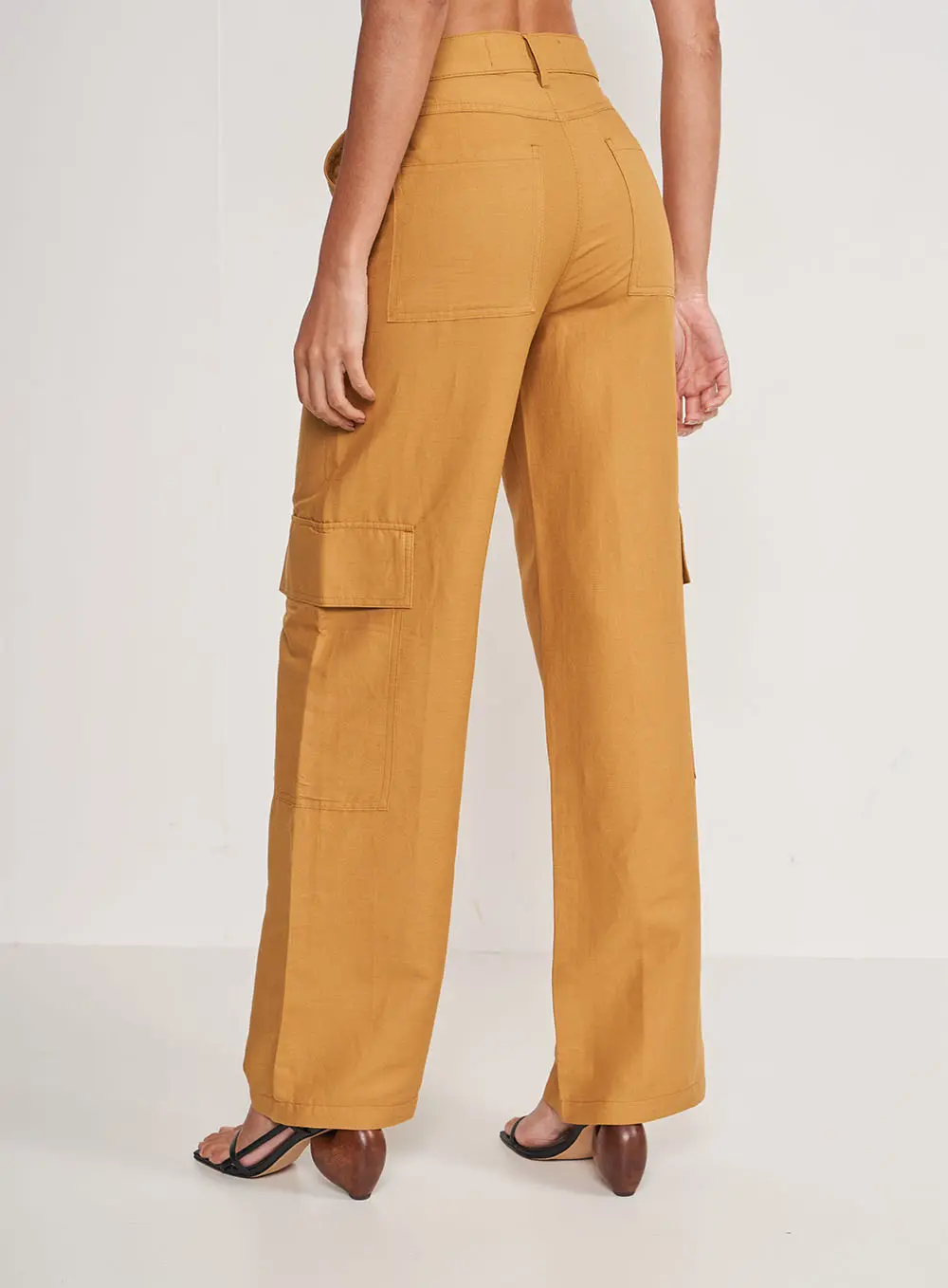 Calça Alfaiataria Jade Marrom Com Bolsos Marrom Ebbela