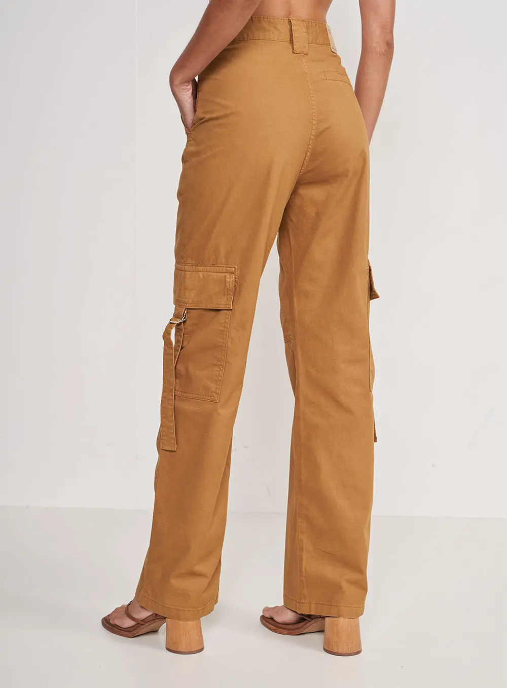 Calça Sarja Marrom Leoni Low Marrom Ebbela