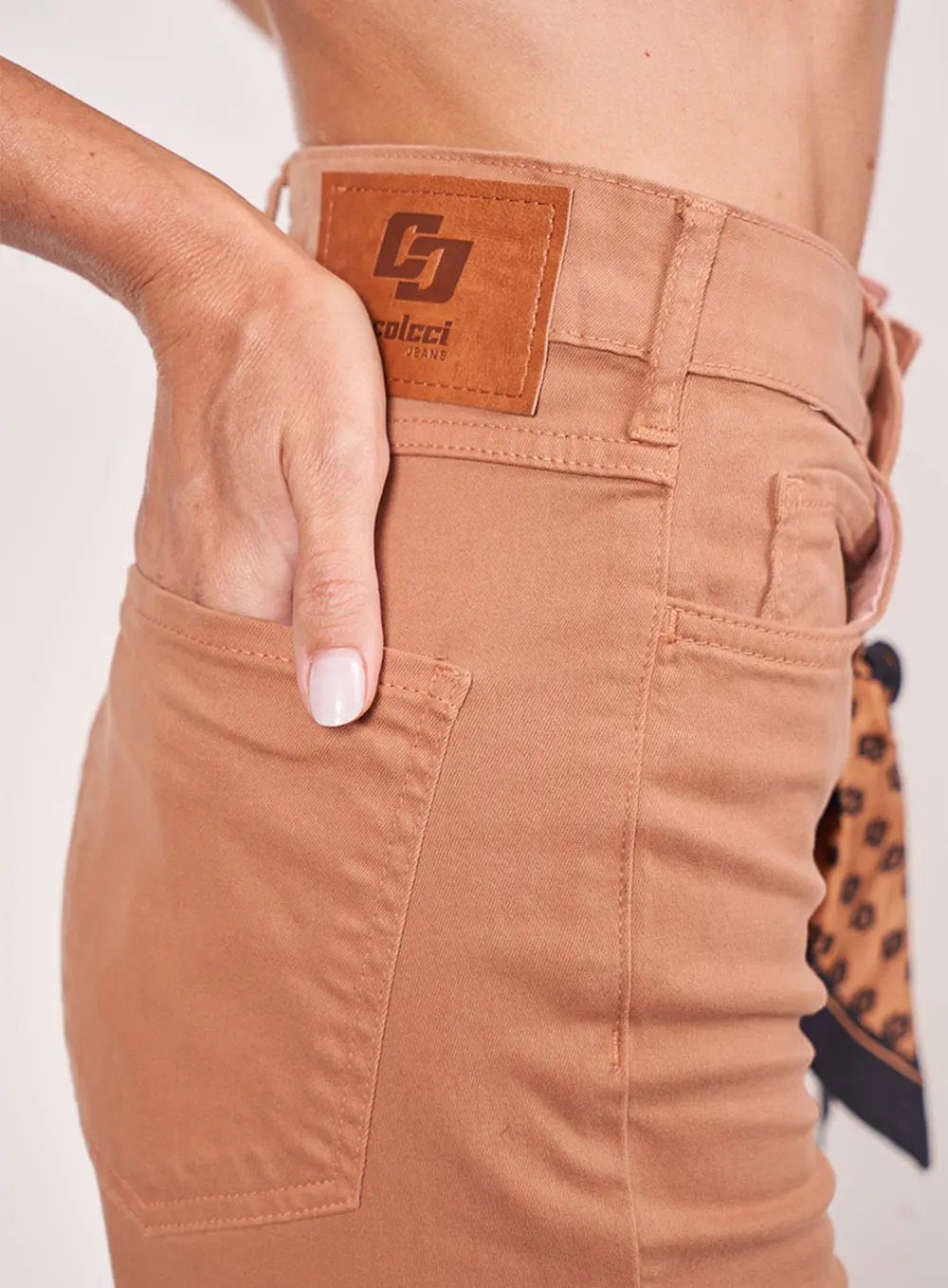 Calça Sarja Boot Cut Marrom Delle