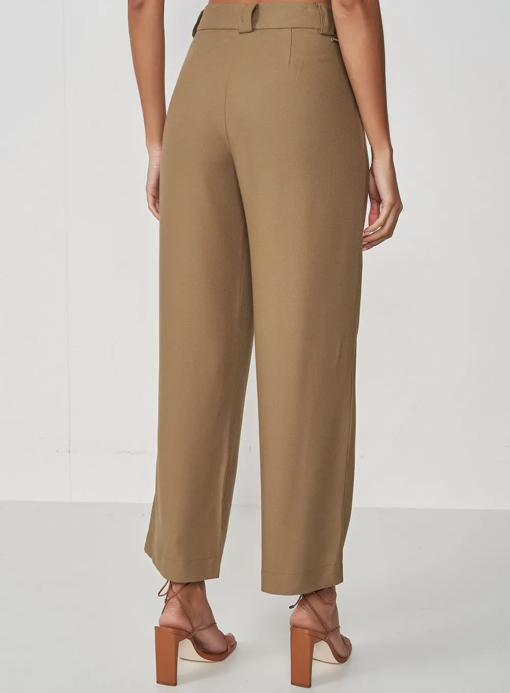 Calça Carrot Jade Alfaiataria Raquel Misk Bege Misk