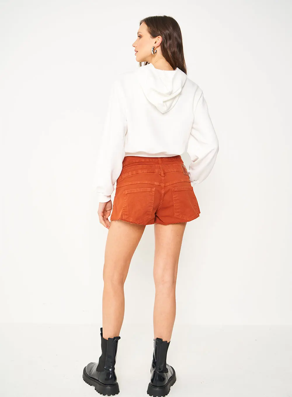 Short Sarja Jade Cós Duplo Marrom