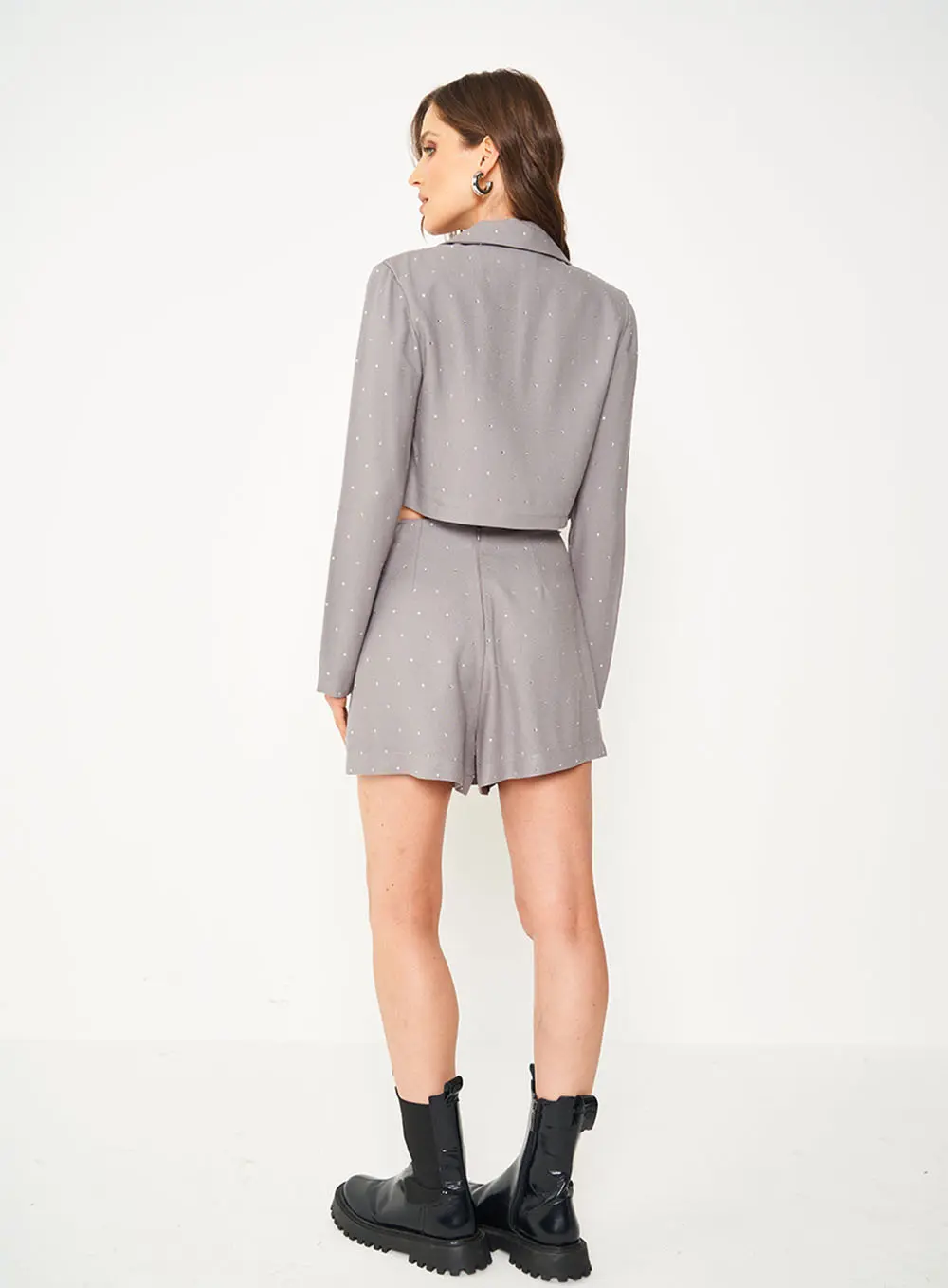 Short Saia Com Aplicação Cinza