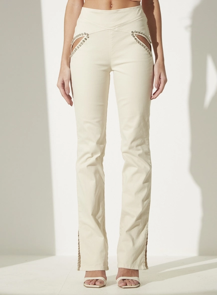 Calça Sarja Flare Com Bordado Manual