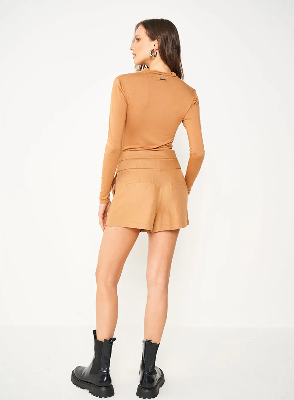 Blusa Com Detalhe Na Gola Marrom Delle