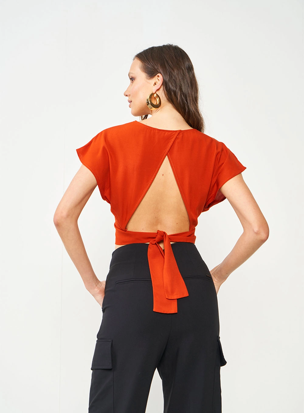 Blusa Slim Com Abertura Nas Costas Laranja