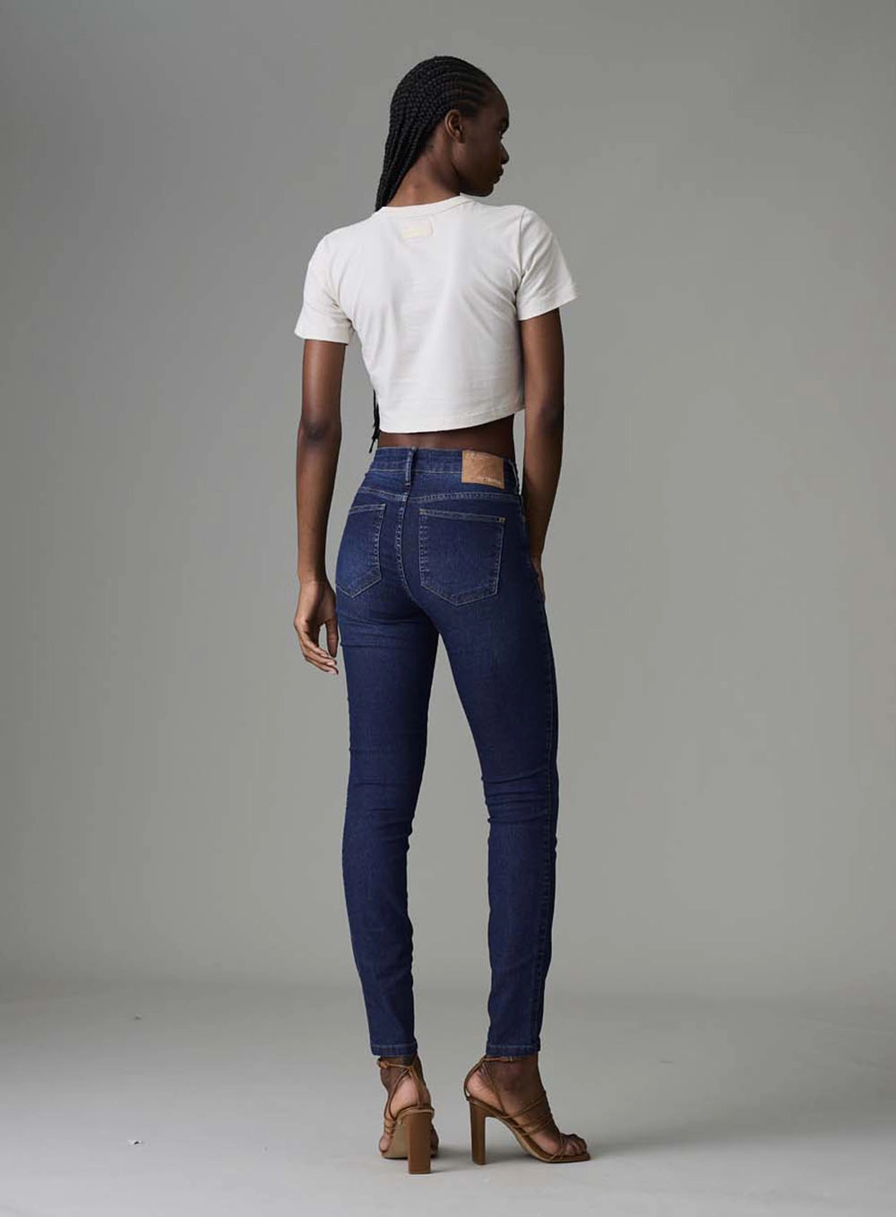 Camiseta Cropped Com Estampa Bege 2