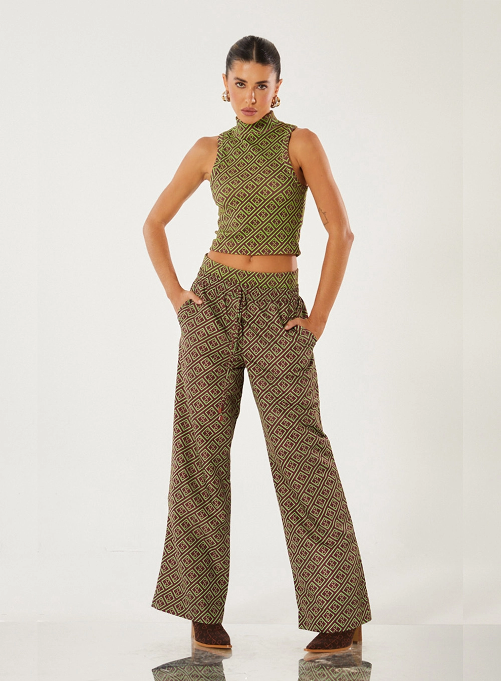 Blusa Gola Alta Monograma Estampado 4