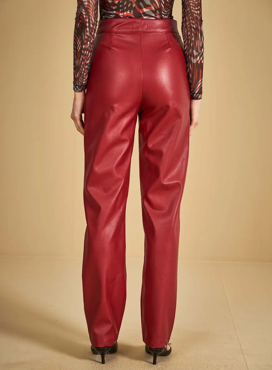 Calça Reta Couro Sintético Bordô Bloodstone 2