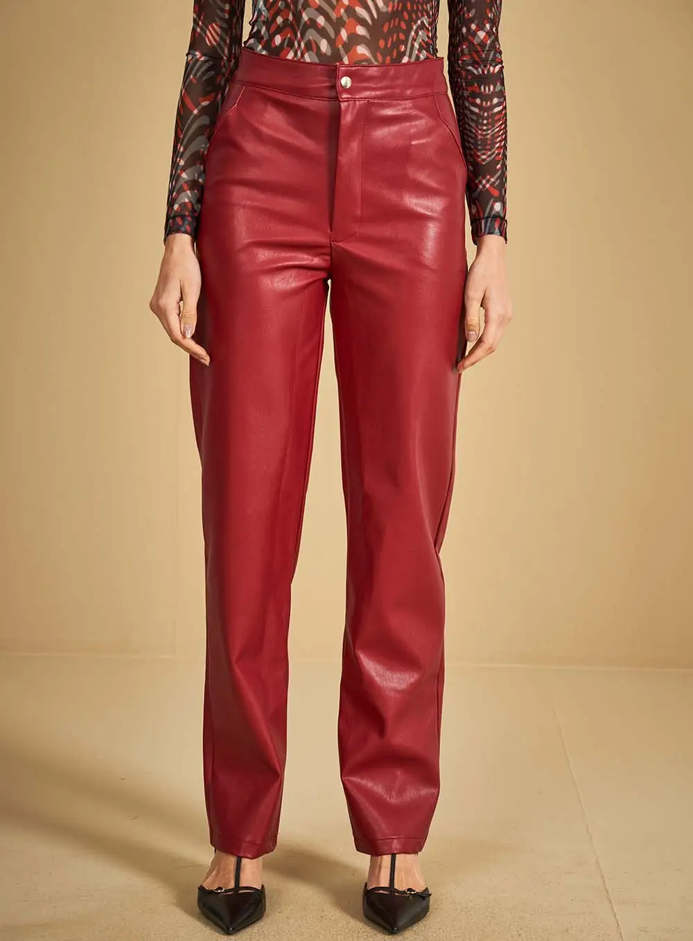 Calça Reta Couro Sintético Bordô Bloodstone 1