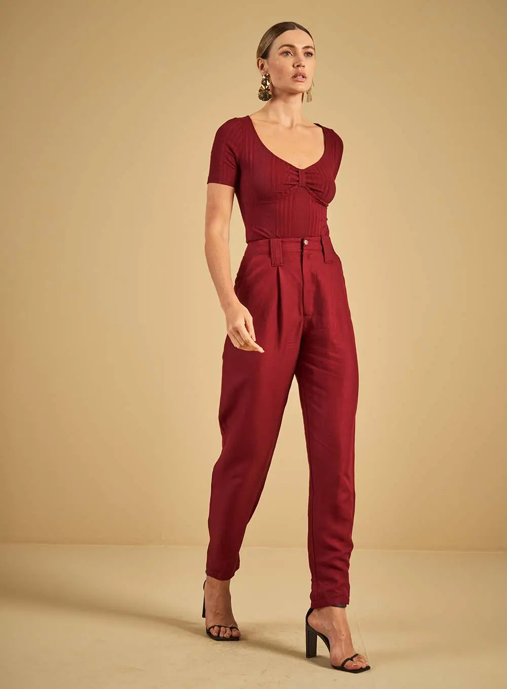 Calça Alfaiataria Detalhe Tornozelo Bordô Bloodstone 4