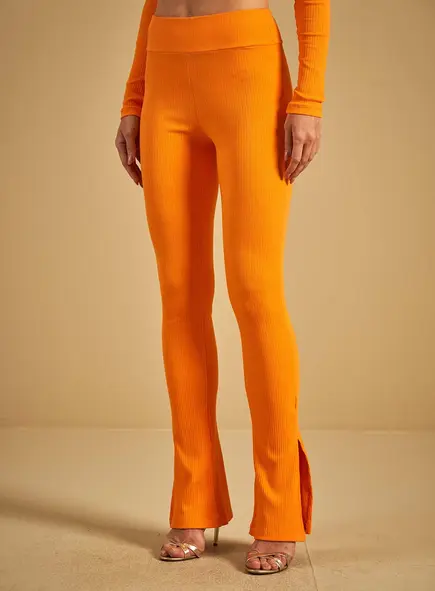 Calça Canelada Fenda Lateral