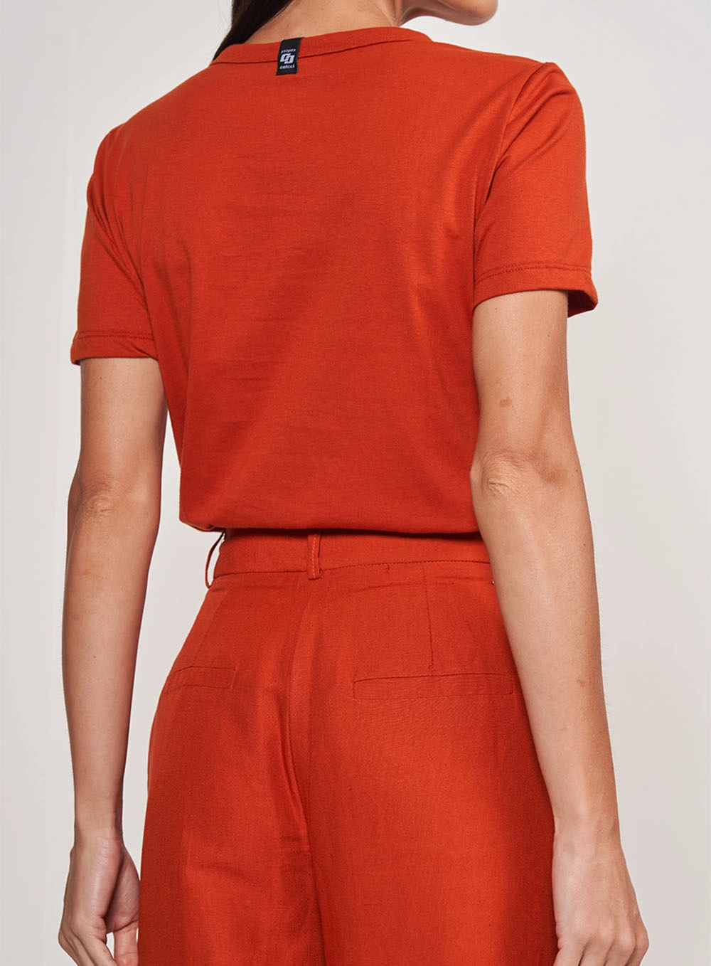 Camiseta Comfy Com Logo Em Relevo Laranja