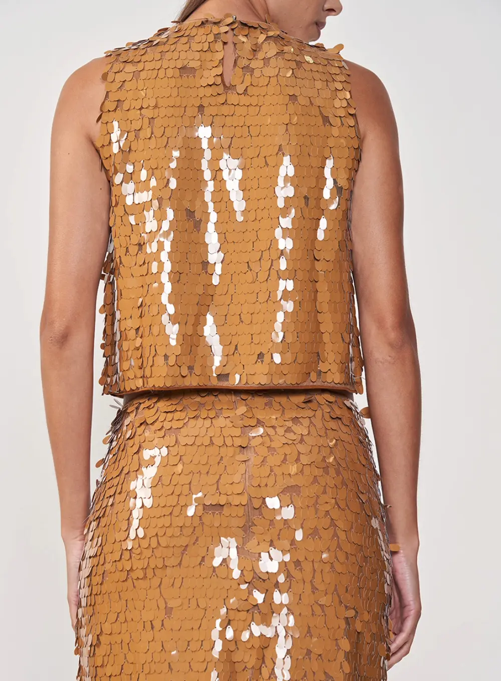Blusa De Paetê Cropped Marrom Delle