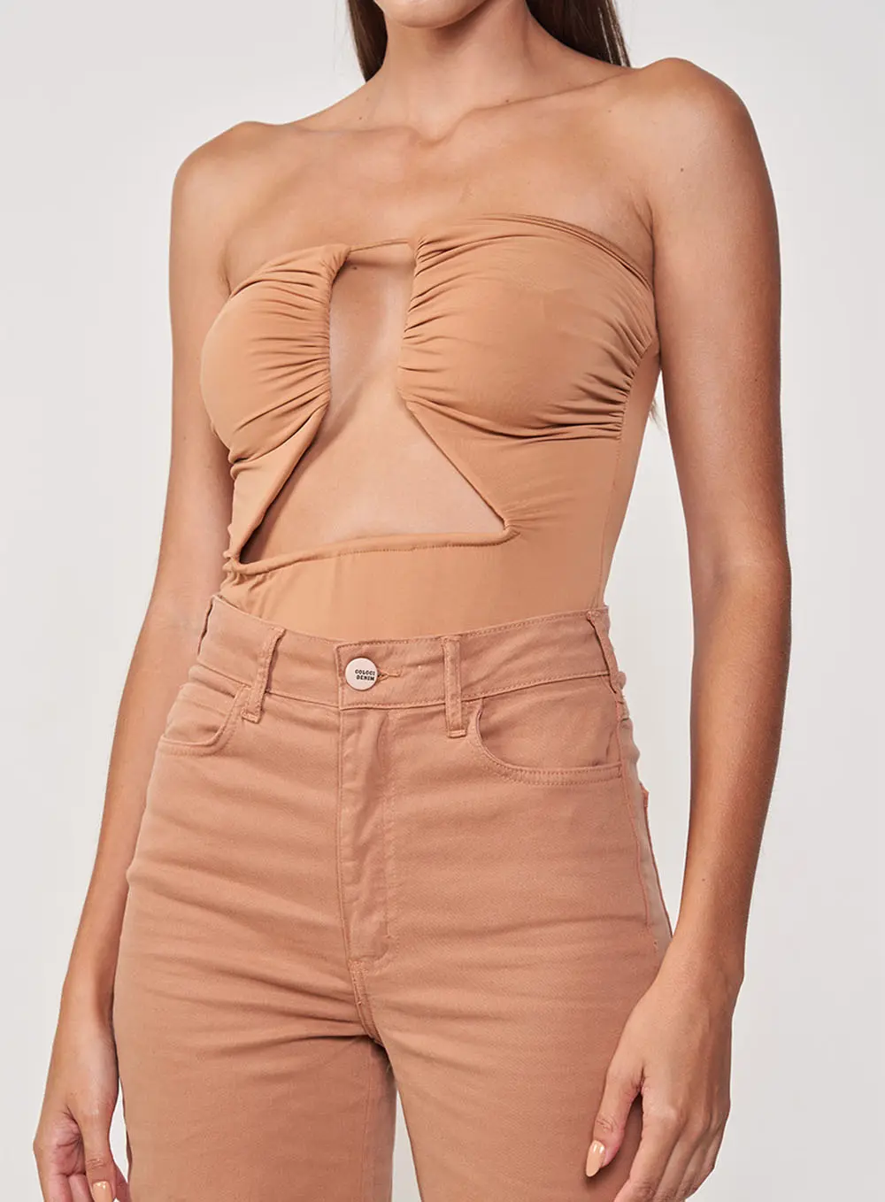 Blusa Slim Com Recorte Frente Marrom Delle