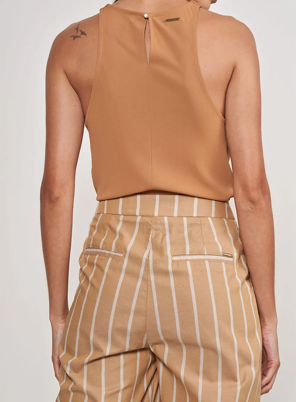 Blusa Slim Comfort Marrom Delle