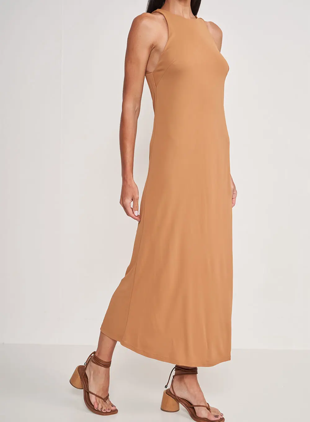 Vestido Slim Comfort Marrom Delle