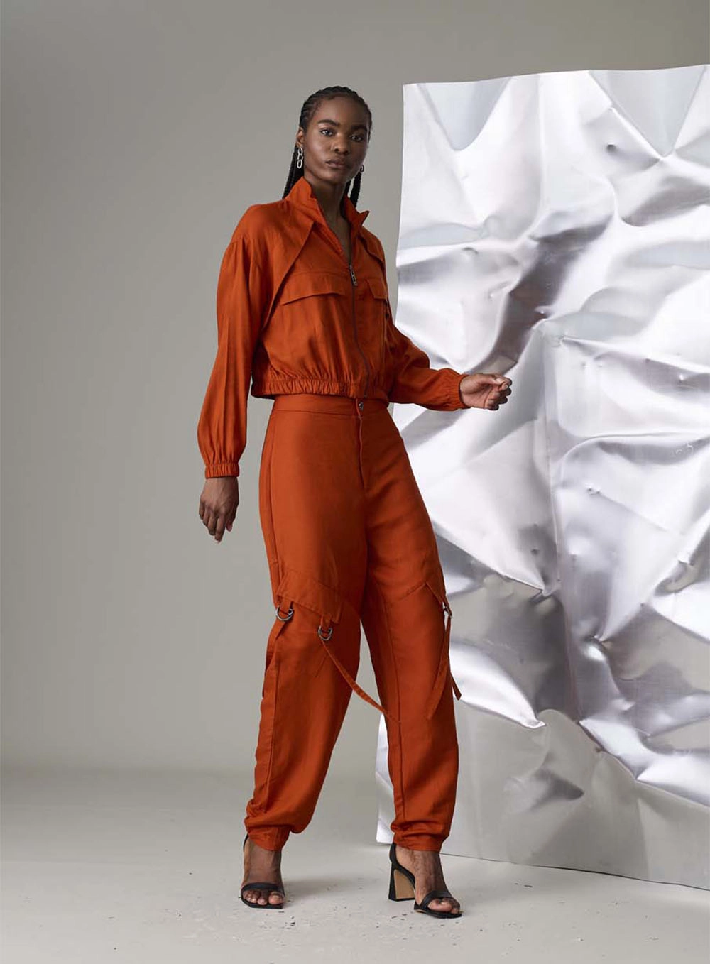 Calça Carrot Bolsos Laterais Laranja 1