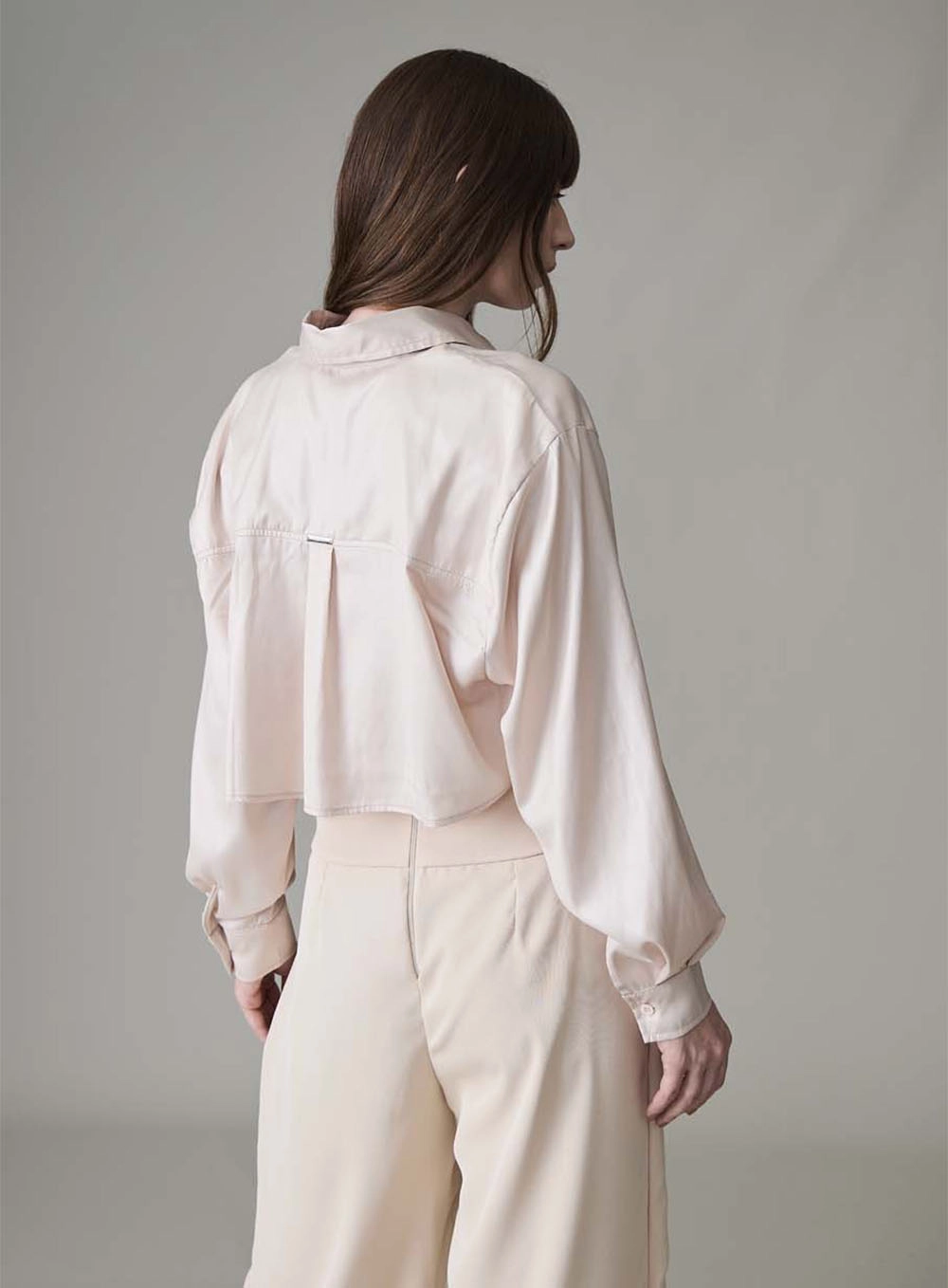 Camisa Cropped Alfaiataria Ampla Bege 2
