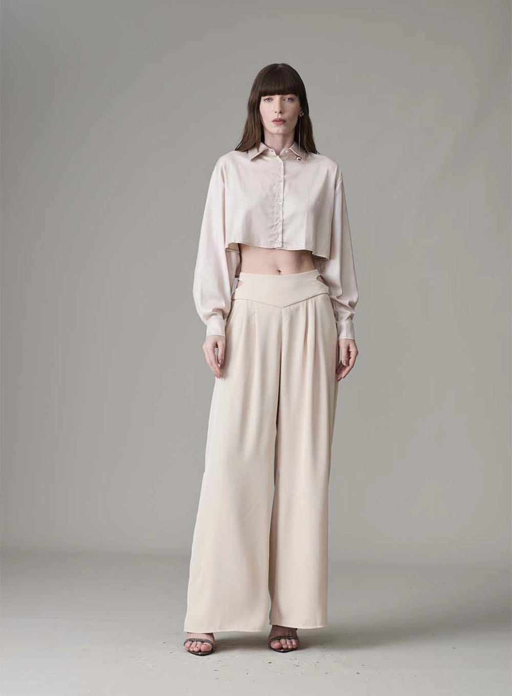 Camisa Cropped Alfaiataria Ampla Bege 3
