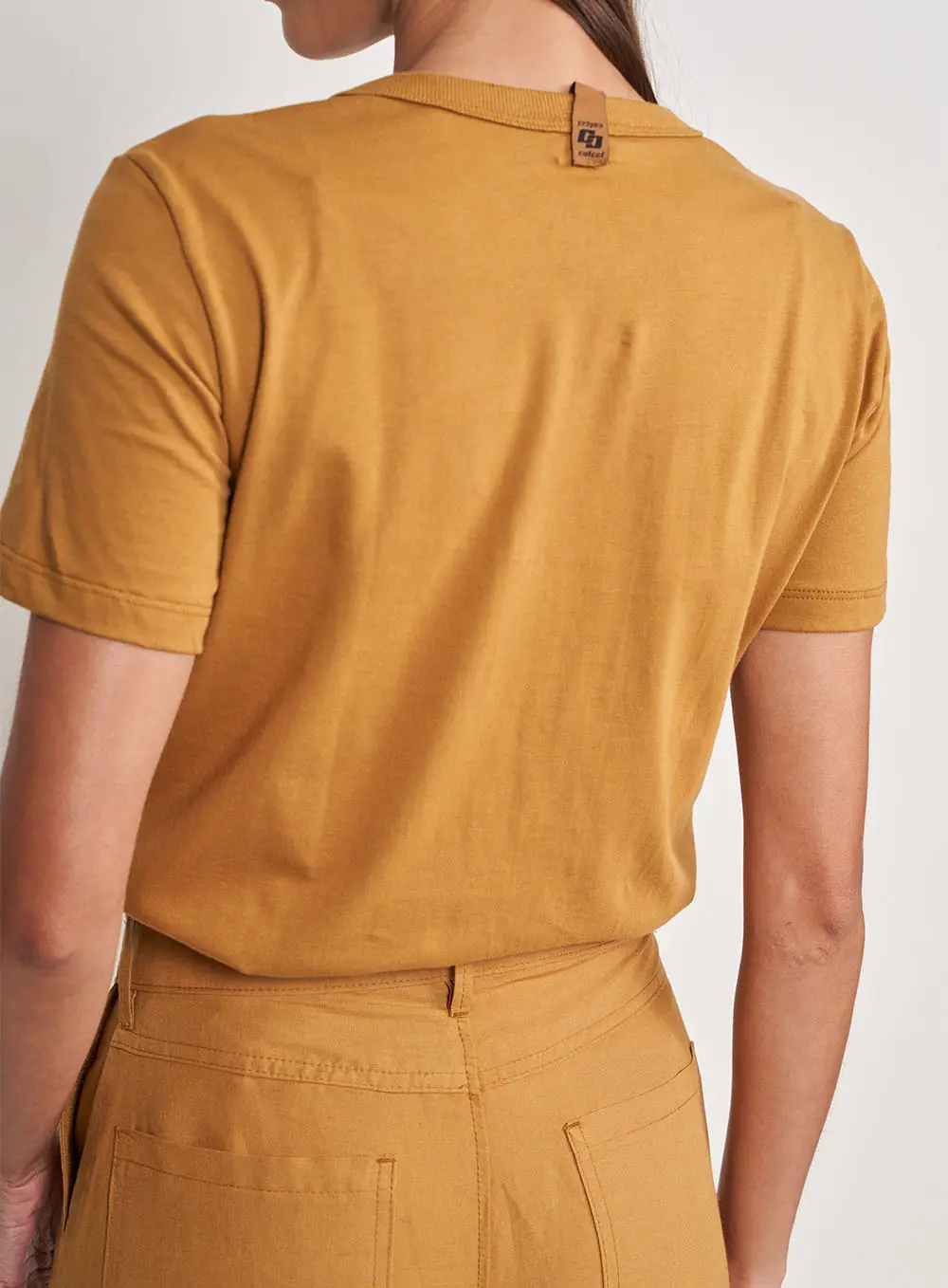 Camiseta Colcci Lovers Marrom Ebbela