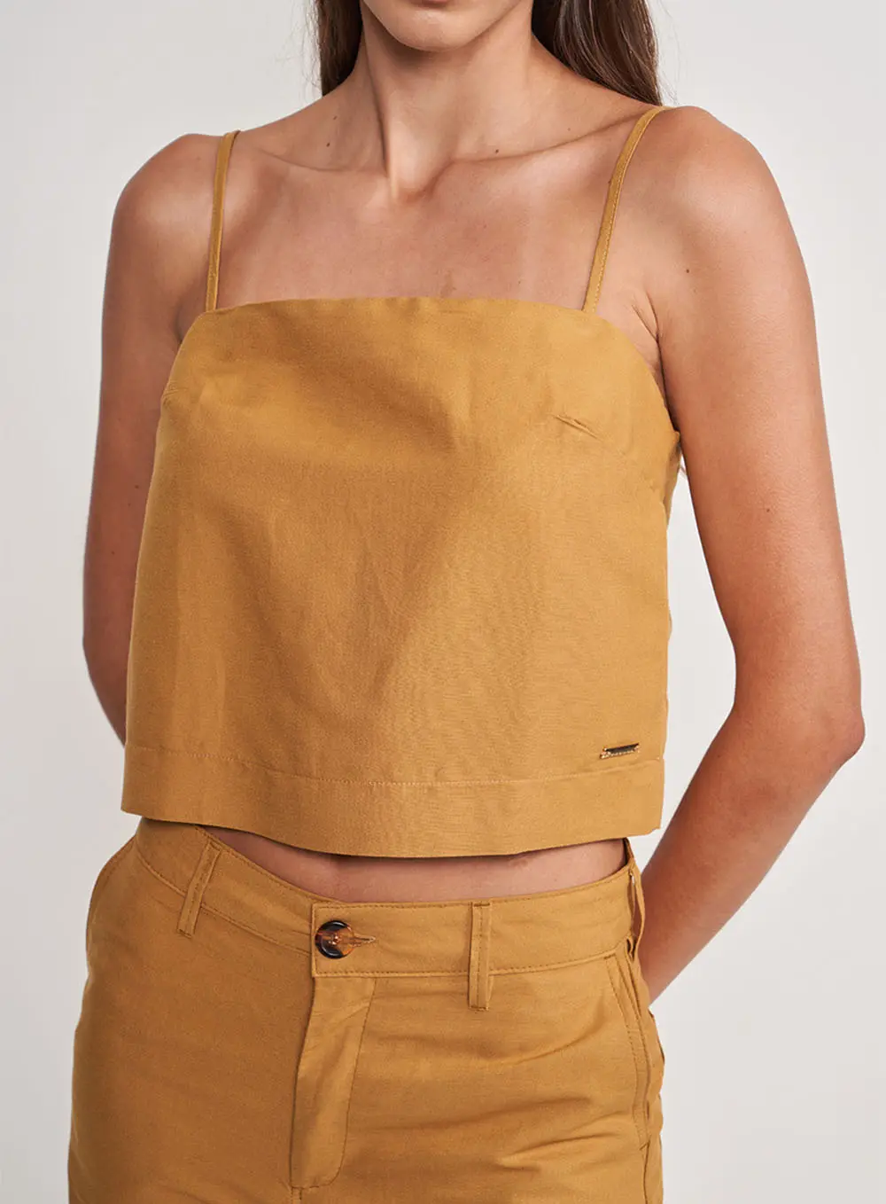 Blusa Comfort Reta Marrom Ebbela