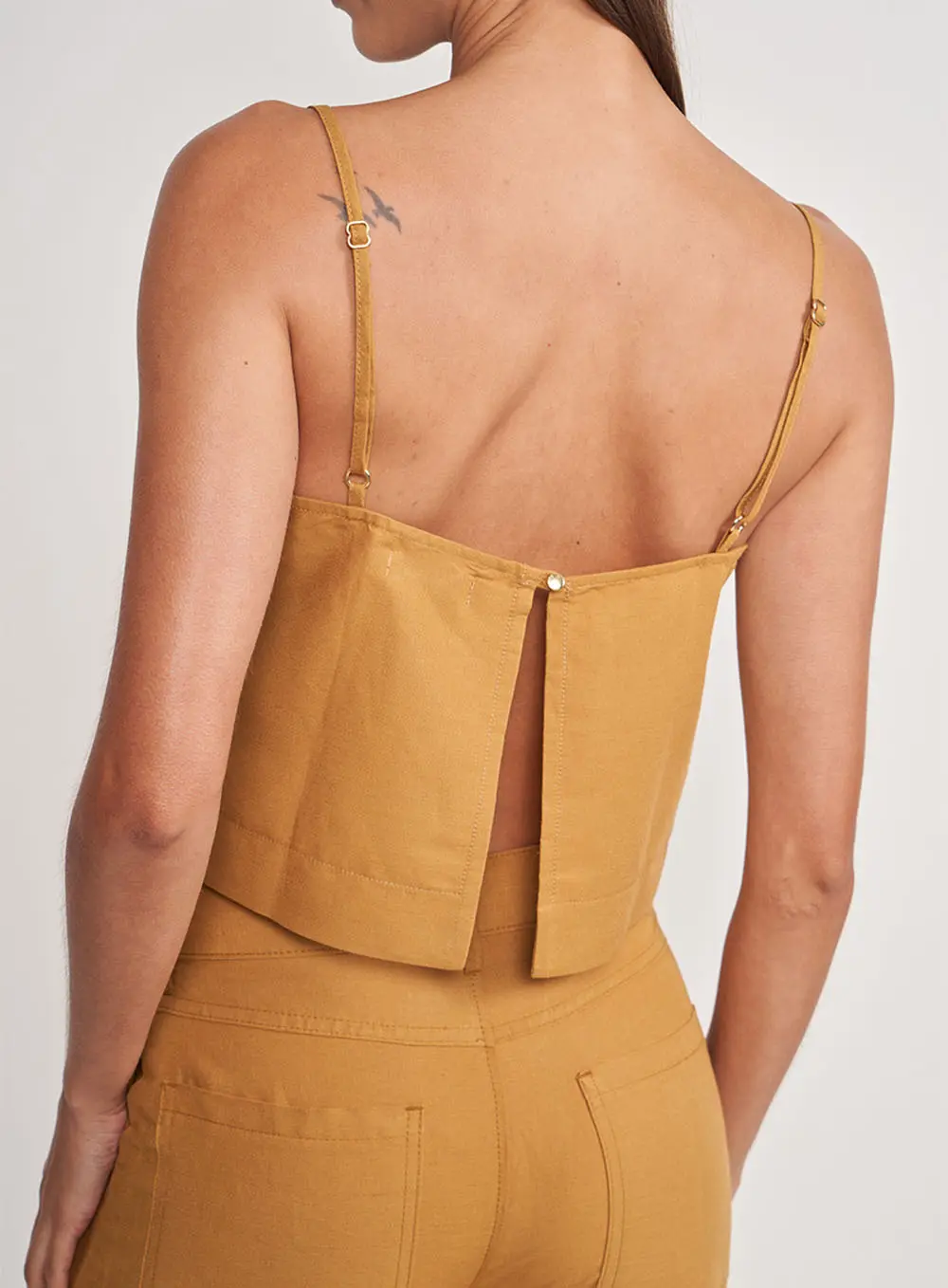 Blusa Comfort Reta Marrom Ebbela