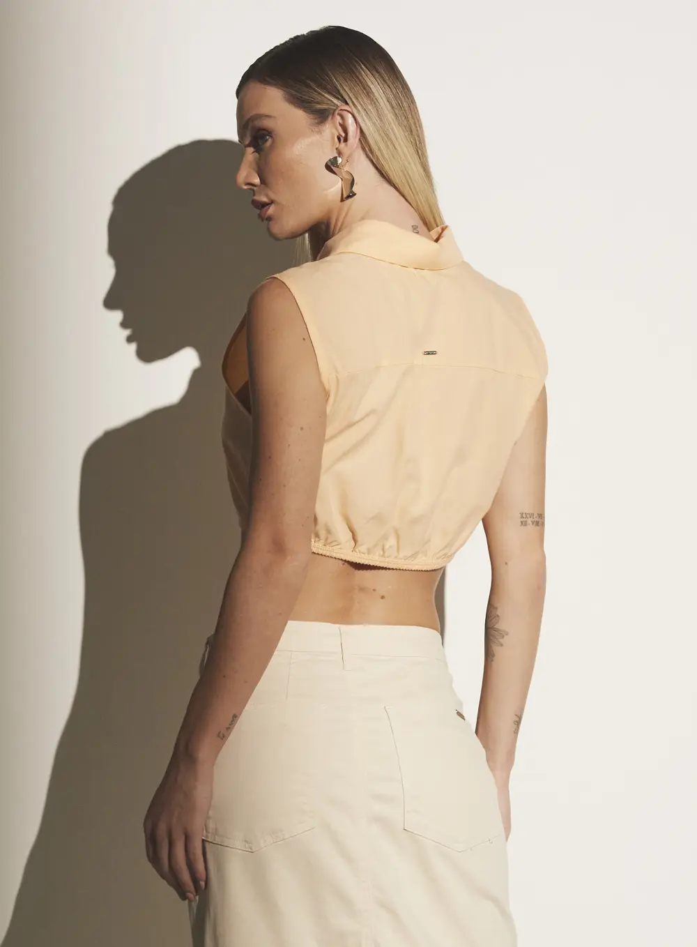 Camisa Alfaiataria Cropped Laranja 2