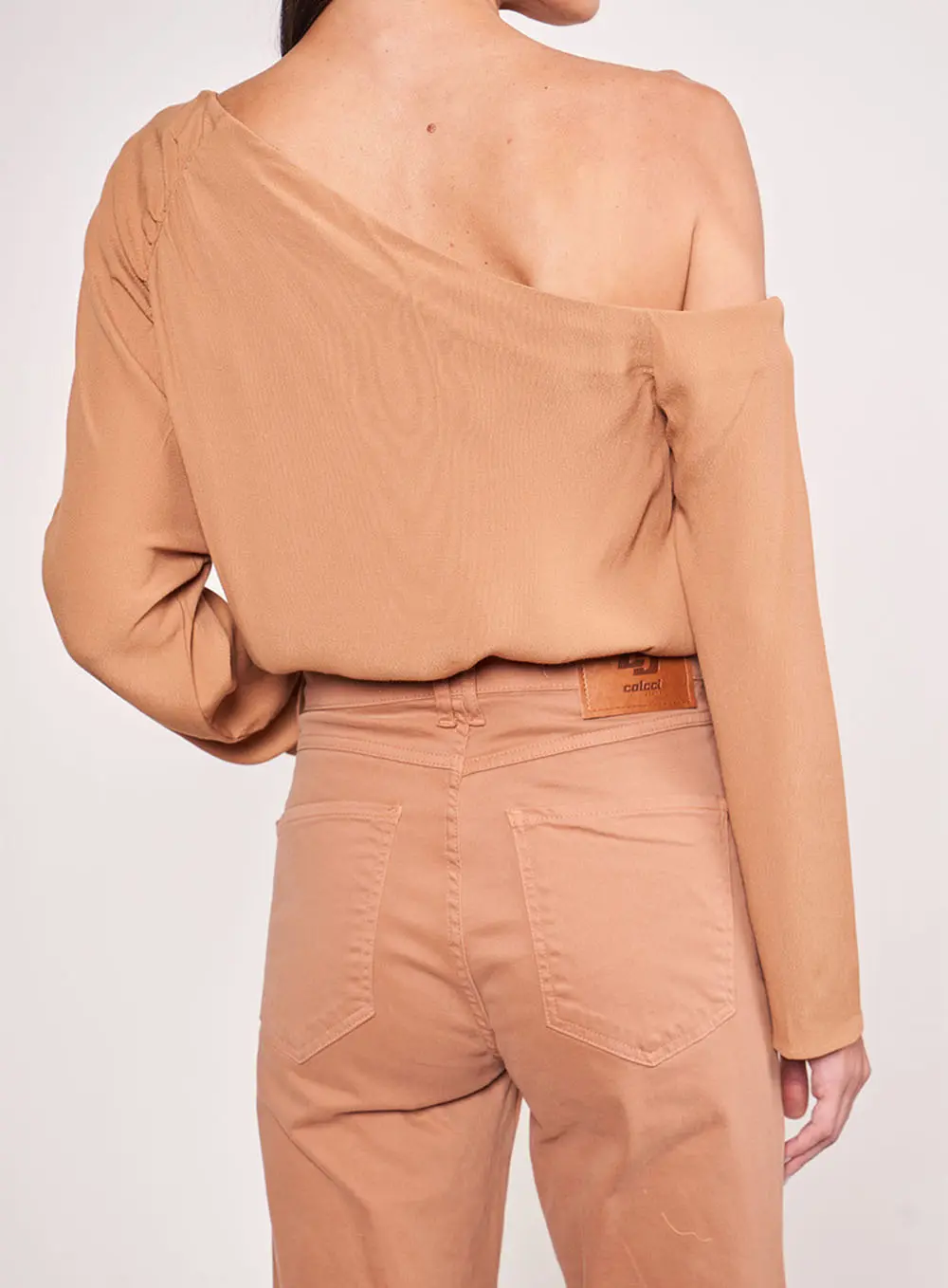 Blusa Assimétrica Marrom Manga Longa Marrom Delle