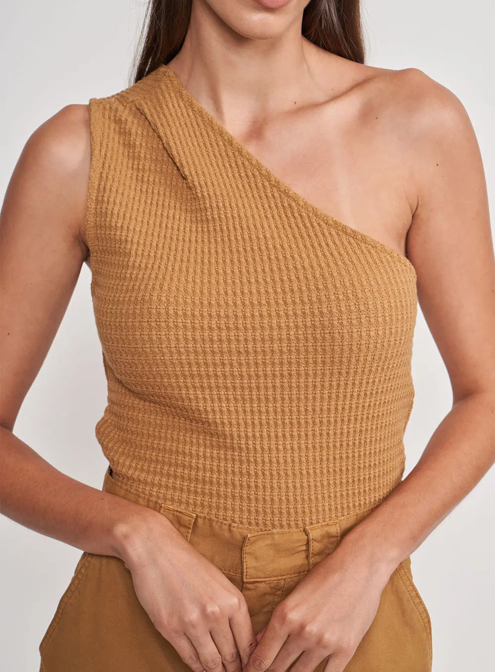 Blusa Com Textura Assimétrica Marrom Ebbela