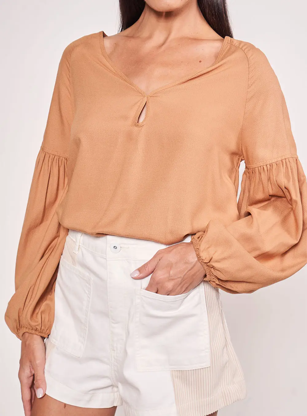 Blusa Com Franzido Comfort Marrom Delle
