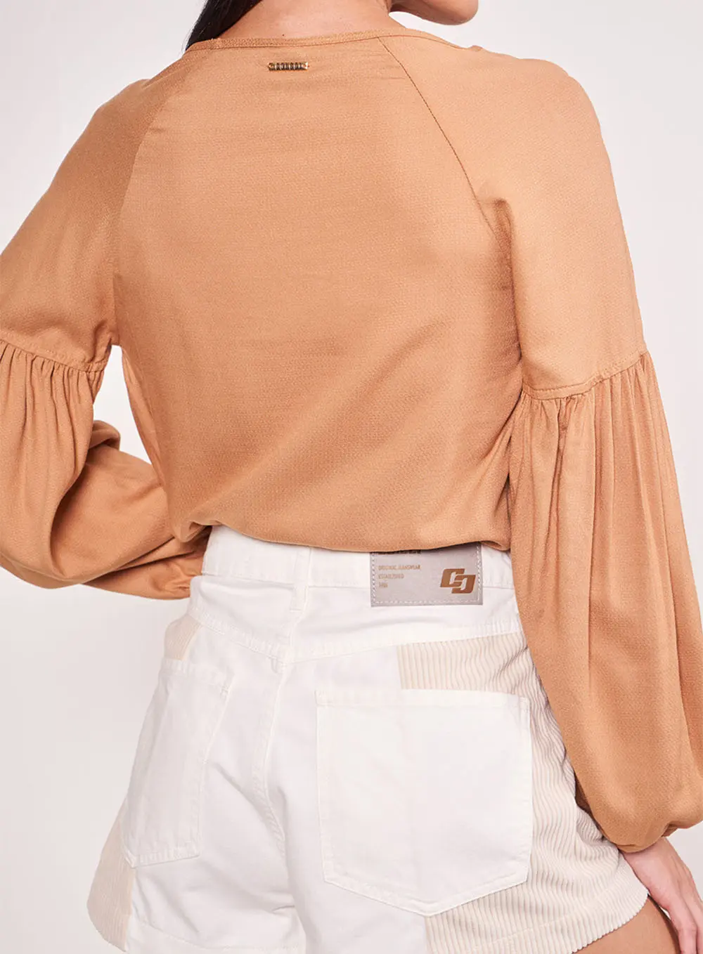 Blusa Com Franzido Comfort Marrom Delle